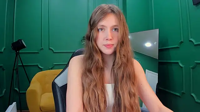 MaryannSoftt online show from February 13, 2025, 3:24 pm