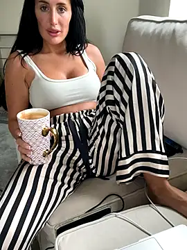 Snapshot of UKSYDNEYFOX chatting on September 27, 2025, 12:00 pm UKSYDNEYFOX online show from September 27, 2025, 12:00 pm