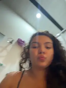 Snapshot of eva_y_marcelo chatting on May 20, 2026, 11:07 am eva y marcelo online show from May 20, 2026, 11:07 am