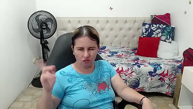 Snapshot of victoria_jones chatting on April 2, 2026, 2:02 pm victoria jones online show from April 2, 2026, 2:02 pm