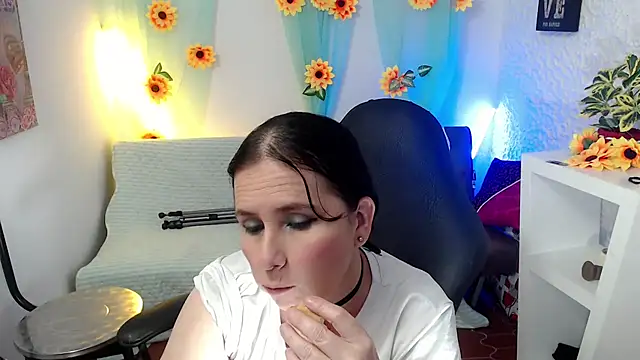 Snapshot of victoria_jones chatting on March 7, 2025, 2:56 pm victoria jones online show from March 7, 2025, 2:56 pm