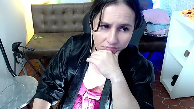Snapshot of victoria_jones chatting on March 12, 2025, 4:35 pm victoria jones online show from March 12, 2025, 4:35 pm