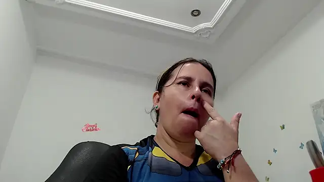 Snapshot of victoria_jones chatting on April 4, 2026, 2:01 pm victoria jones online show from April 4, 2026, 2:01 pm