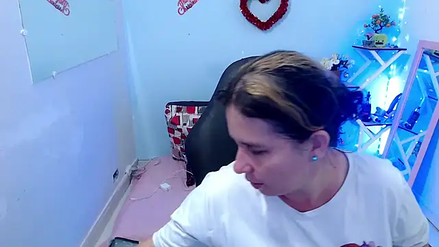 Snapshot of victoria_jones chatting on March 5, 2026, 1:08 pm victoria jones online show from March 5, 2026, 1:08 pm