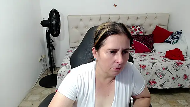 Snapshot of victoria_jones chatting on April 6, 2026, 2:18 pm victoria jones online show from April 6, 2026, 2:18 pm