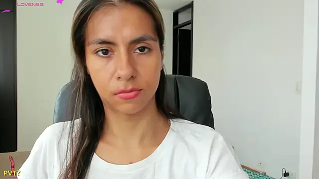 Snapshot of Kamilasalazar chatting on January 30, 2025, 2:15 pm Kamilasalazar online show from January 30, 2025, 2:15 pm