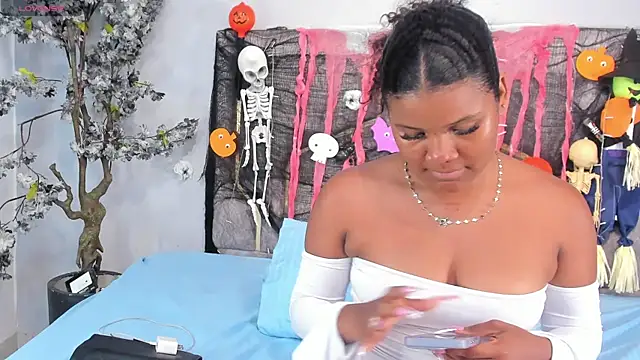 Isabellsmmith online show from October 18, 2025, 7:49 pm