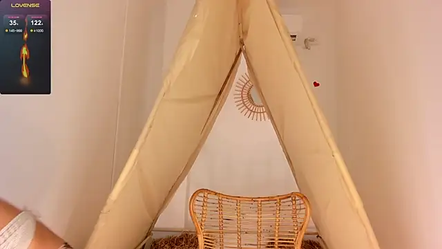 Snapshot of Ariella_Ruiz chatting on September 25, 2025, 12:44 pm Ariella Ruiz online show from September 25, 2025, 12:44 pm