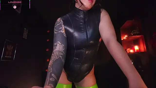 YourMissAlice online show from December 1, 2025, 7:59 pm