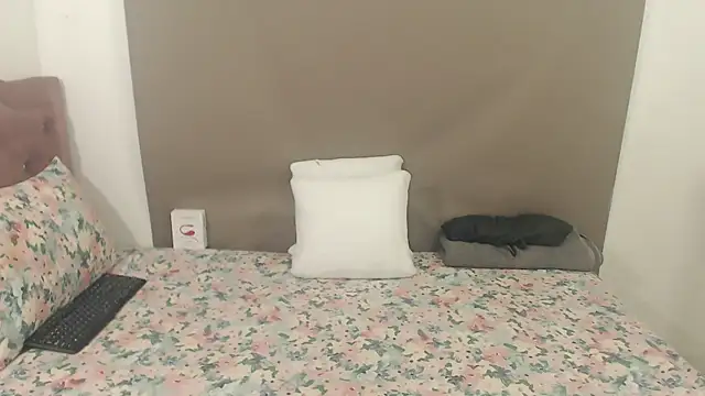 Snapshot of kimberlyjamexxx chatting on October 25, 2025, 3:17 am kimberlyjamexxx online show from October 25, 2025, 3:17 am