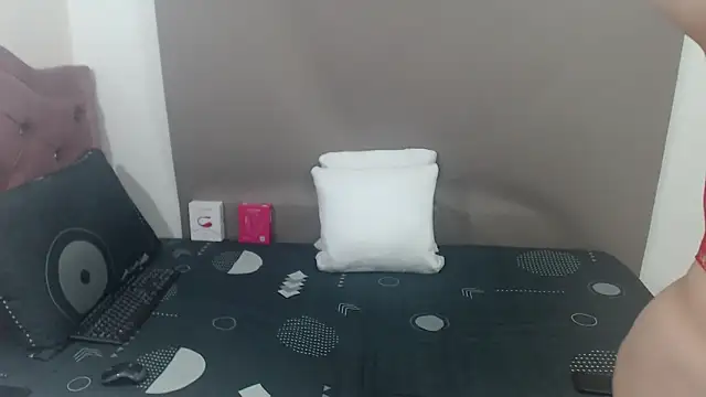 kimberlyjamexxx online show from May 15, 2026, 2:09 am