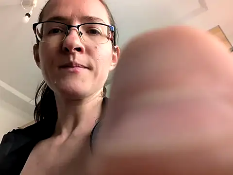 Milky hairy mommy online show from March 18, 2025, 10:07 am