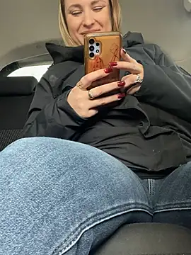 Snapshot of OlgaBuzzz chatting on February 28, 2025, 9:36 am OlgaBuzzz online show from February 28, 2025, 9:36 am