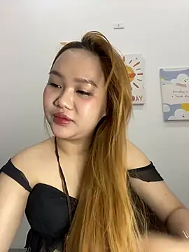 Snapshot of Odette68 chatting on March 19, 2026, 12:43 am Odette68 online show from March 19, 2026, 12:43 am