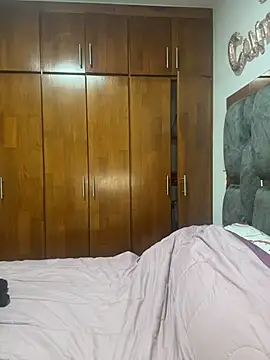 Snapshot of Veronica_isaza__ chatting on February 24, 2026, 12:28 pm Veronica isaza online show from February 24, 2026, 12:28 pm