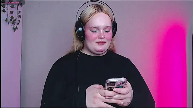 rozzhaos8 online show from October 23, 2025, 11:42 am