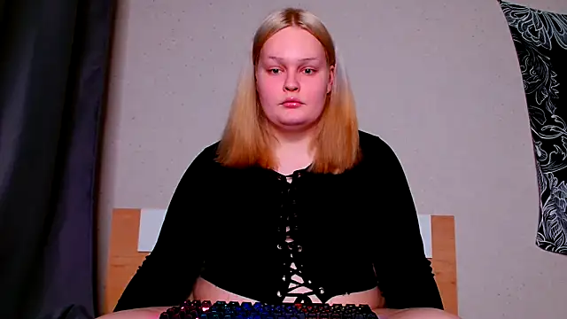 rozzhaos8 online show from June 7, 2026, 11:10 pm