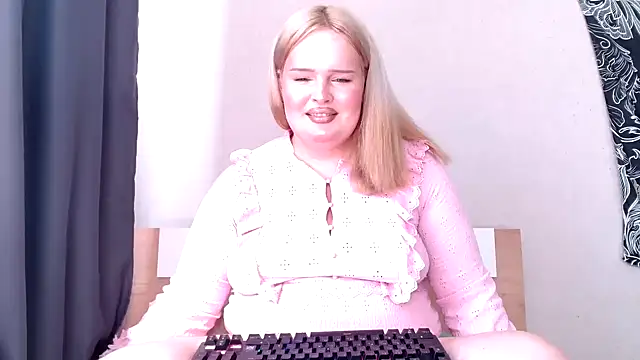 rozzhaos8 online show from June 14, 2026, 5:41 am