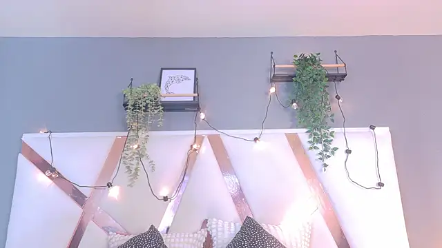 AmbarHills 1 online show from December 18, 2025, 11:36 am