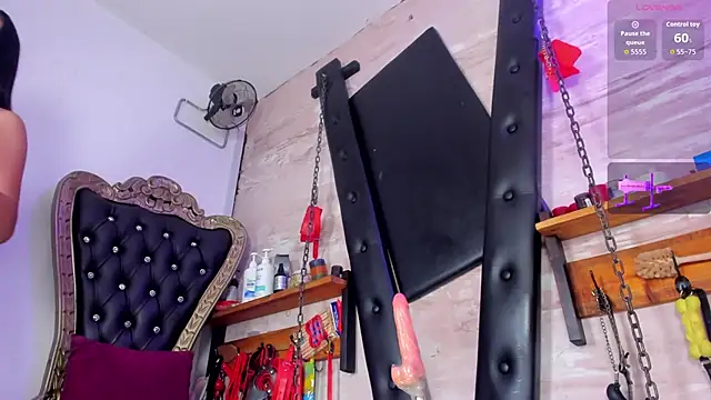 Snapshot of Madame_pain_ chatting on May 7, 2026, 12:41 pm Madame pain online show from May 7, 2026, 12:41 pm
