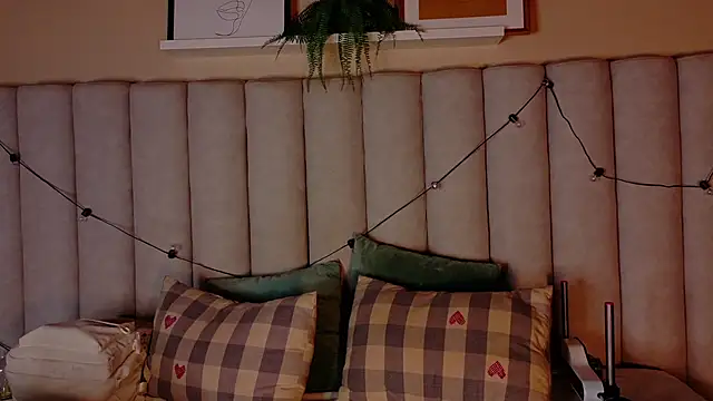 AbbyWathson online show from April 7, 2026, 12:07 pm