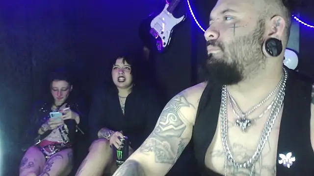 Snapshot of darkclothes chatting on October 29, 2025, 6:12 am darkclothes online show from October 29, 2025, 6:12 am