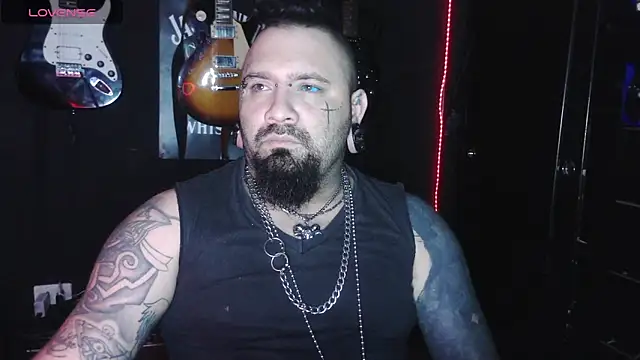 Snapshot of darkclothes chatting on December 2, 2025, 6:15 am darkclothes online show from December 2, 2025, 6:15 am