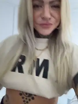 Divina X  online show from December 4, 2025, 5:50 am