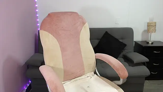 NicoleKitty  online show from October 28, 2025, 11:14 pm