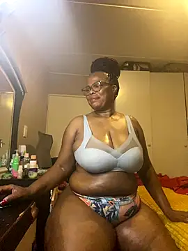 Snapshot of Nomthie chatting on December 19, 2025, 7:05 pm Nomthie online show from December 19, 2025, 7:05 pm