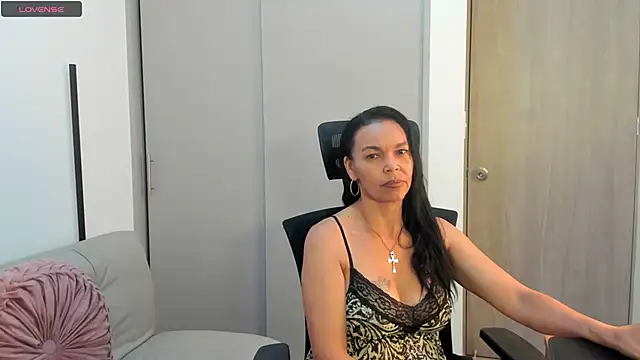 Snapshot of Evawalker_ chatting on October 11, 2025, 12:55 am Evawalker online show from October 11, 2025, 12:55 am