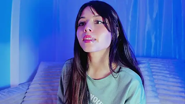 Snapshot of EmilyWithe chatting on March 19, 2026, 11:27 pm EmilyWithe online show from March 19, 2026, 11:27 pm