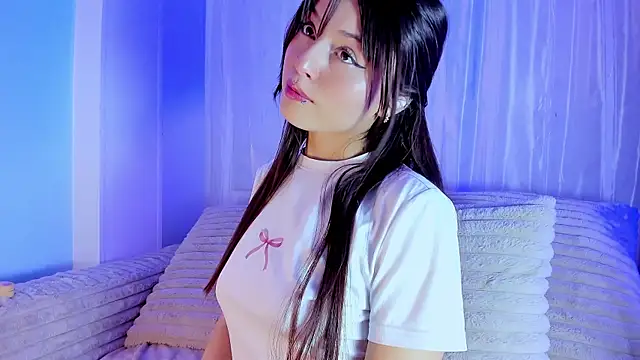 Snapshot of EmilyWithe chatting on April 9, 2026, 11:00 pm EmilyWithe online show from April 9, 2026, 11:00 pm