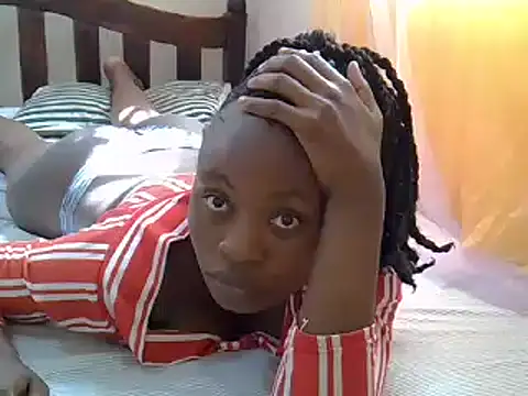 Snapshot of Amanda255 chatting on February 3, 2025, 8:13 am Amanda255 online show from February 3, 2025, 8:13 am