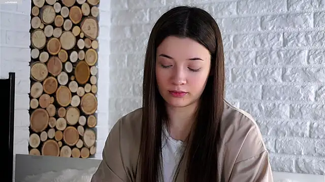 Snapshot of LowOncoming chatting on October 6, 2025, 2:24 am LowOncoming online show from October 6, 2025, 2:24 am