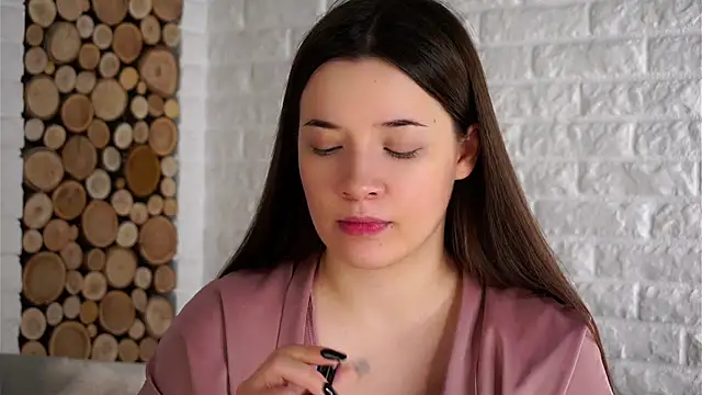 Snapshot of LowOncoming chatting on September 25, 2025, 2:28 am LowOncoming online show from September 25, 2025, 2:28 am