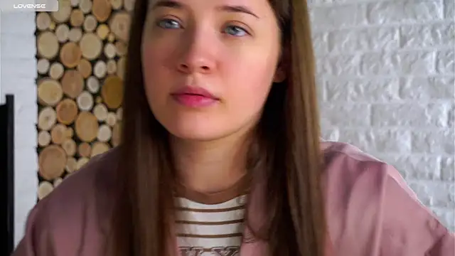 Snapshot of LowOncoming chatting on November 9, 2025, 2:04 am LowOncoming online show from November 9, 2025, 2:04 am