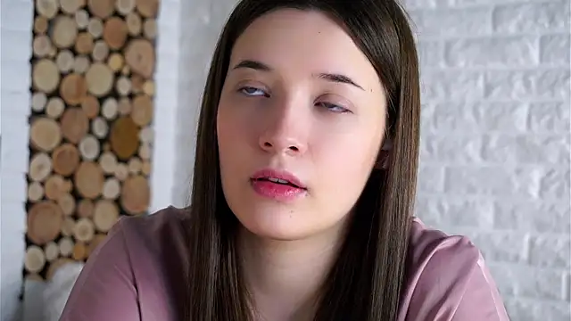 Snapshot of LowOncoming chatting on September 19, 2025, 1:42 am LowOncoming online show from September 19, 2025, 1:42 am