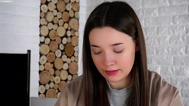 Snapshot of LowOncoming chatting on October 8, 2025, 1:40 am LowOncoming online show from October 8, 2025, 1:40 am