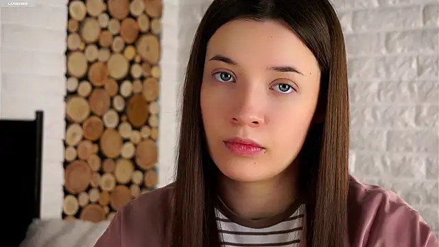 Snapshot of LowOncoming chatting on September 9, 2025, 1:27 am LowOncoming online show from September 9, 2025, 1:27 am