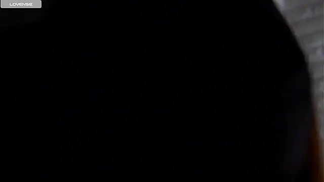 Snapshot of LowOncoming chatting on November 15, 2025, 2:04 am LowOncoming online show from November 15, 2025, 2:04 am