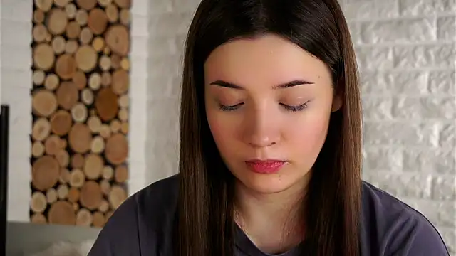 Snapshot of LowOncoming chatting on September 29, 2025, 1:23 am LowOncoming online show from September 29, 2025, 1:23 am