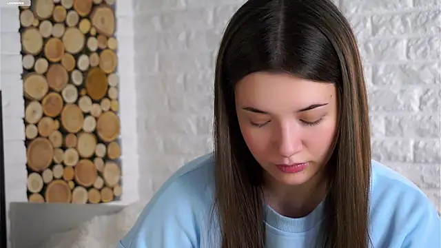 Snapshot of LowOncoming chatting on November 21, 2025, 2:10 am LowOncoming online show from November 21, 2025, 2:10 am