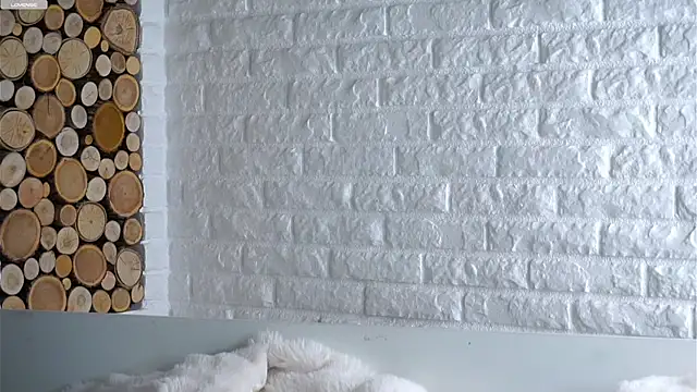 Snapshot of LowOncoming chatting on November 18, 2025, 2:05 am LowOncoming online show from November 18, 2025, 2:05 am