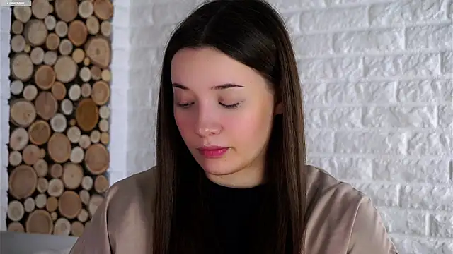 Snapshot of LowOncoming chatting on October 19, 2025, 3:20 am LowOncoming online show from October 19, 2025, 3:20 am