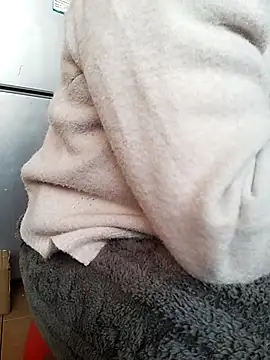 Snapshot of Hunger98 chatting on January 15, 2026, 12:14 am Hunger98 online show from January 15, 2026, 12:14 am