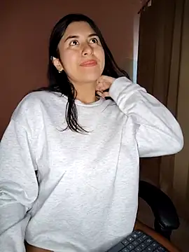  maiahairy  online show from December 14, 2025, 10:04 pm