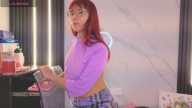 Scarlet Red  online show from February 25, 2026, 12:16 pm