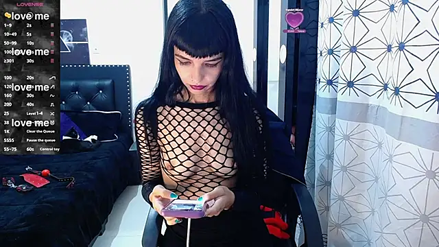 charllotee dark online show from September 30, 2025, 7:31 pm