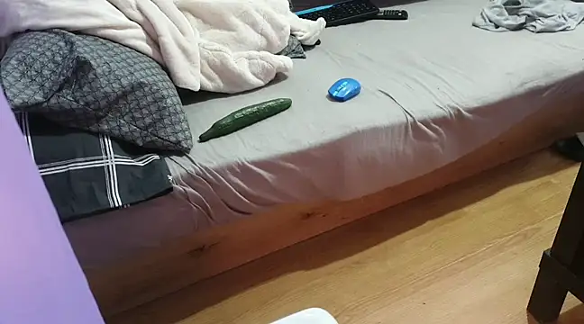 Snapshot of eblata04 chatting on March 4, 2025, 3:44 am eblata04 online show from March 4, 2025, 3:44 am